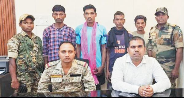 5 नक्सली गिरफ्तार, विस्फोटक सामान बरामद