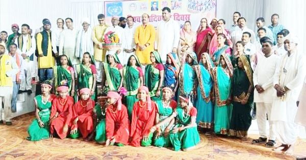 सांस्कृतिक कार्यक्रमों के साथ मनाया आदिवासी दिवस
