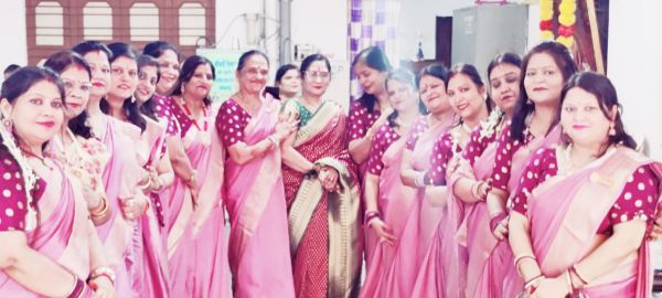 सावन उत्सव में महिलाओं ने बांटी खुशियां