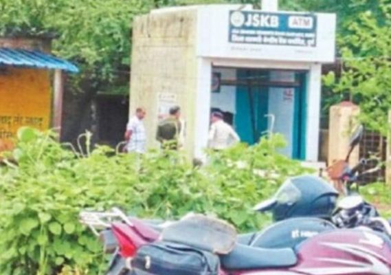 एटीएम मशीन की चोरी करने वालों का अब तक नहीं मिला सुराग