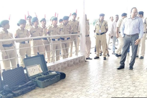 एनसीसी कैडेट्स को एयरपोर्ट सुरक्षा की दी जानकारी