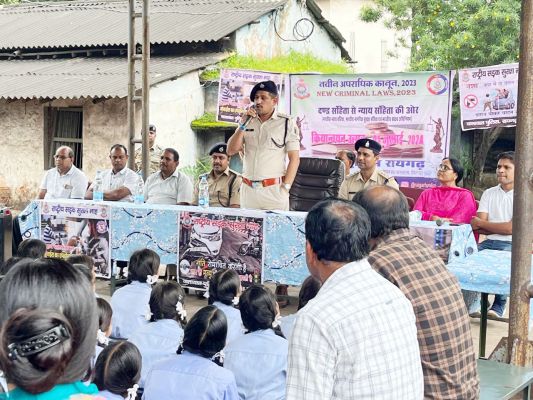 स्कूली छात्राओं को साइबर सुरक्षा के लिये किया जागरूक