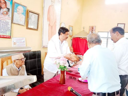 नपं अध्यक्ष ने किया नवनिर्मित मंच का लोकार्पण