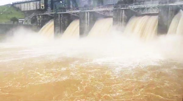 सोंढूर बांध का गेट खुला, छोड़ा जा रहा 26 सौ क्यूसेक पानी