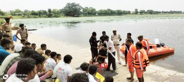 बाढ़ में फंसे लोगों के बचाव की तैयारी परखने मॉक ड्रिल