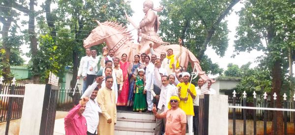 विधायक ने शहीद वीर नारायण सिंह को किया नमन