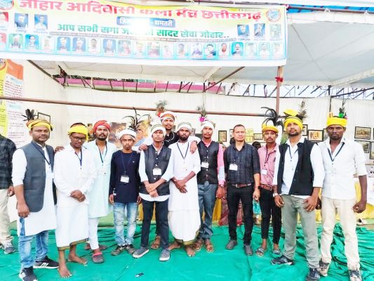 छ.ग.जोहार आदिवासी कला मंच के बैनर तले कला प्रदर्शनी