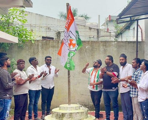 युकां ने पौधारोपण व ध्वजारोहण कर मनाया 64वां स्थापना दिवस