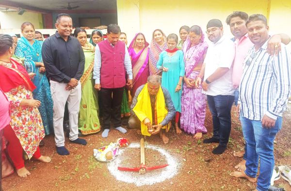 पूर्व सांसद यादव ने किया लाखों के विकास कार्यों का भूमिपूजन