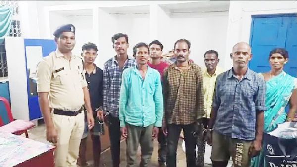 पुरानी रंजिश : बीच चौराहे पीट-पीटकर हत्या, दो नाबालिग समेत 10 गिरफ्तार