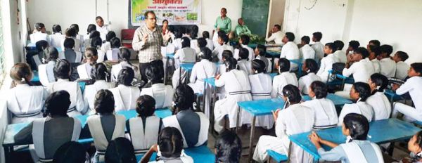 छात्रों के सर्वांगीण विकास के लिए आयुर्विद्या कार्यक्रम