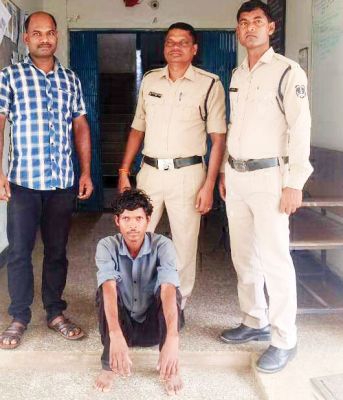 चरित्र शंका पर पत्नी की हत्या, गिरफ्तार