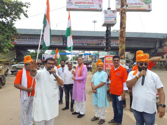 देशभक्ति तिरंगा यात्रा निकाली 