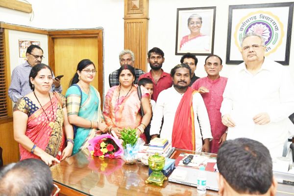 मानस प्रेमी संगठन ने की  स्पीकर डॉ.रमन सिंह से चर्चा