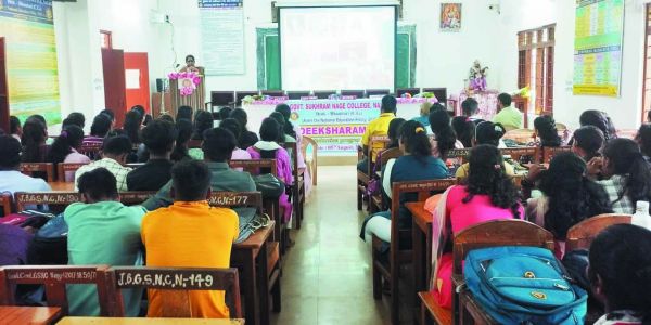 नवप्रवेशित विद्यार्थियों के लिए दीक्षारंभ कार्यक्रम