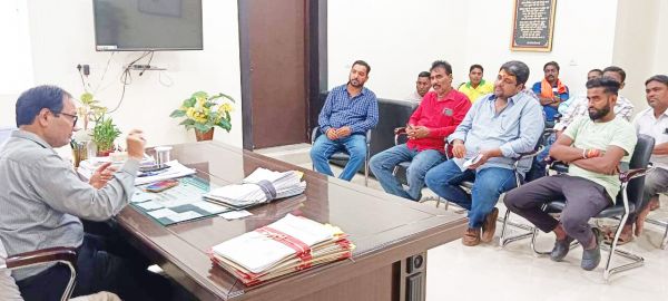 कृषि दवा के दुष्प्रभाव से झुलस गई कई एकड़ फसल
