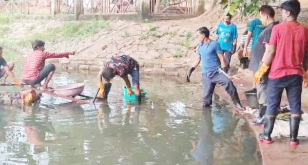 तालाबों के विसर्जन कुंड की सफाई 