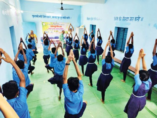 छात्रों के सर्वांगीण विकास के लिए आयुर्विद्या कार्यक्रम