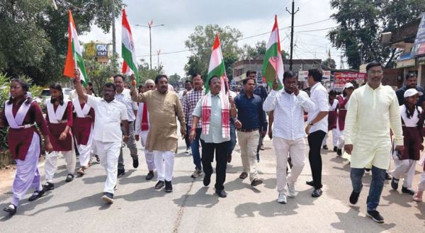 कृषि मंत्री के नेतृत्व में निकाली तिरंगा यात्रा, उमड़ा जनसैलाब