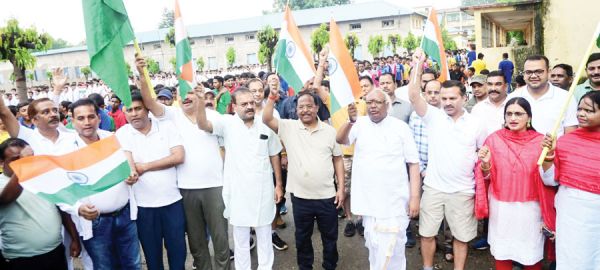 सद्भावना दौड़: कैबिनेट मंत्री रामविचार नेताम, सांसद सहित जनप्रतिनिधियों, अफसरों ने दौड़ लगाकर प्रतिभागियों का बढ़ाया उत्साह