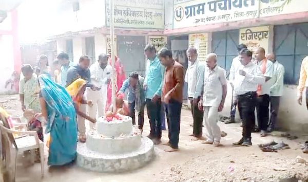 आप नेता मोहन चक्रधारी ने किया ध्वजारोहण