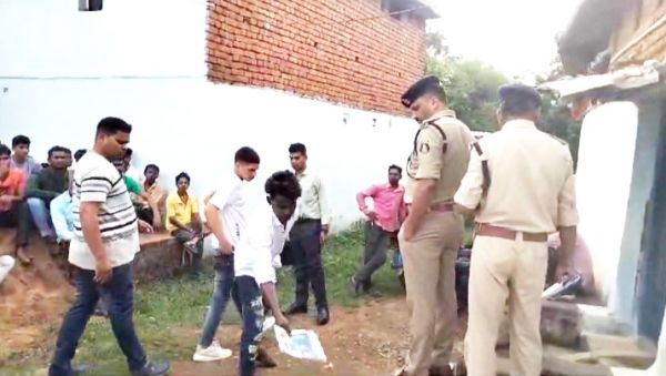 मोबाइल को लेकर मारपीट, युवक की मौत, 2 बंदी