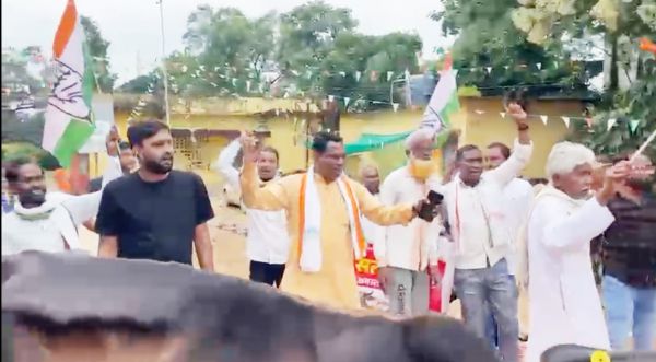 गौ माता को लेकर प्रदेश सरकार के खिलाफ कांग्रेसियों का प्रदर्शन 