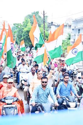 तिरंगा यात्रा बाइक रैली में हुए शामिल शिवरतन, बोले-एक भारत,  श्रेष्ठ भारत का प्रतीक है तिरंगा