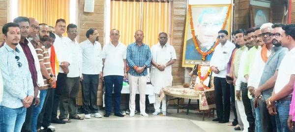 भाजपा कार्यालय में अटल और भोजवानी  को किया याद