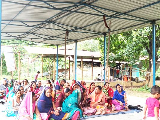 जर्जर सडक़ को लेकर ग्रामीणों ने फिर खोला मोर्चा