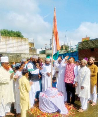 जामा मस्जिद अंबिकापुर में ध्वजारोहण