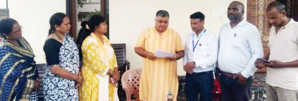 शिक्षक संघ ने युक्तियुक्तकरण स्थगित कर पहले पदोन्नति और स्थानांतरण की रखी मांग