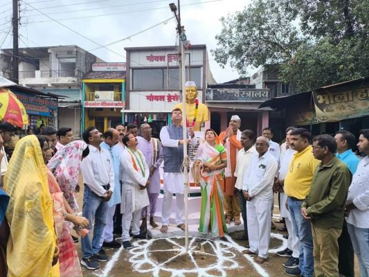  विधायक संदीप साहू ने फहराया तिरंगा