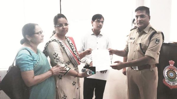 डॉक्टर से रेप-हत्या, जांच के लिए राज्यपाल के नाम ज्ञापन