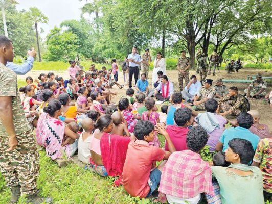 नक्सली कमांडर हिड़मा के गांव पहुंचे डिप्टी सीएम शर्मा