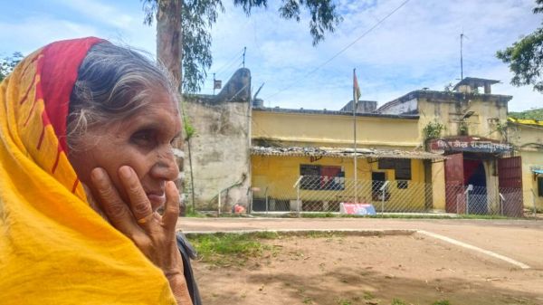 4 साल बाद कैदियों की सजी कलाईयां