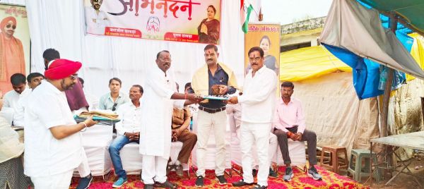 पार्षद पूनम ने किया पत्रकारों का सम्मान