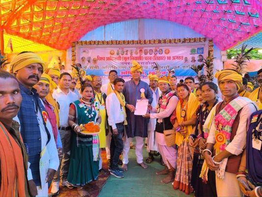 प्रकृति-संस्कृति के साथ देश की रक्षा में भी आदिवासी समाज का योगदान अतुलनीय- संदीप साहू