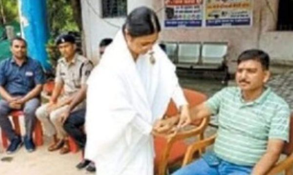 सिटी कोतवाली में ब्रह्माकुमारी बहनों ने बांधा रक्षासूत्र 