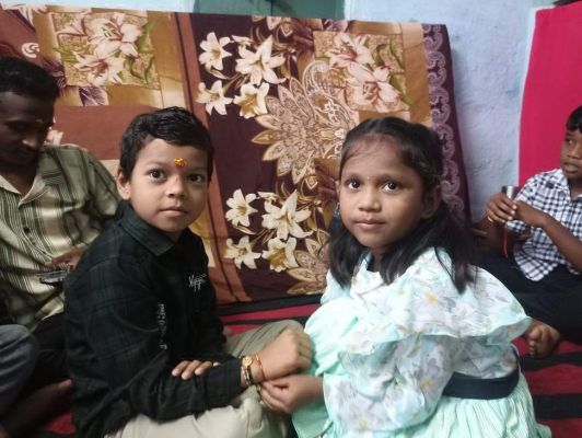 रक्षाबंधन पर बहनों को मिला आशीर्वाद