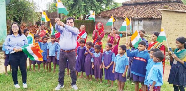 हिण्डाल्को के कार्यालय, आवासीय परिसर, खदान क्षेत्र तथा कार्य क्षेत्र के सभी गांवों में हर घर तिरंगा लहराया