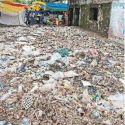 नगर में न चलने का न ही ठहरने का ठिकाना