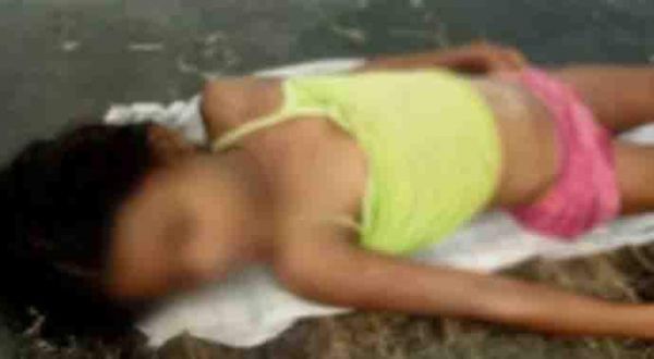 सो रही माँ -बेटी को साँप ने काटा बेटी की मौत, माँ अस्पताल में