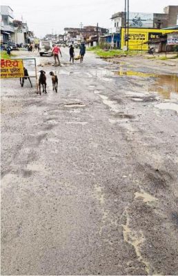 एनएच-343 बदहाल, मरम्मत की मांग सांकेतिक चक्काजाम की चेतावनी