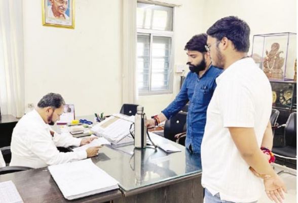 बिना किसी शासकीय आदेश महाविद्यालय बंद