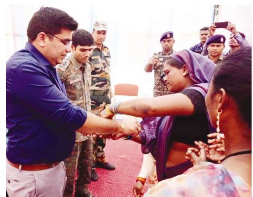 नक्सल संवेदनशील कैंप में रक्षाबंधन