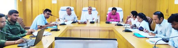 कार्यालय में अनुपस्थित व देर से आने वाले अफसरों से मांगा जवाब 