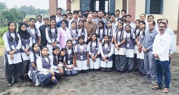 जीवन को सफल बनाने पढ़ाई करना जरूरी-गिरीश पंकज