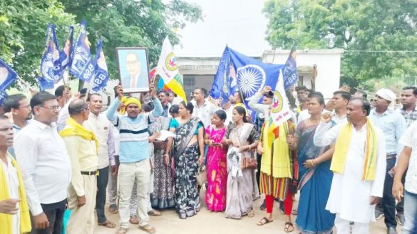 एसटी-एससी संगठनों ने रैली निकाली एसडीएम को सौंपा ज्ञापन