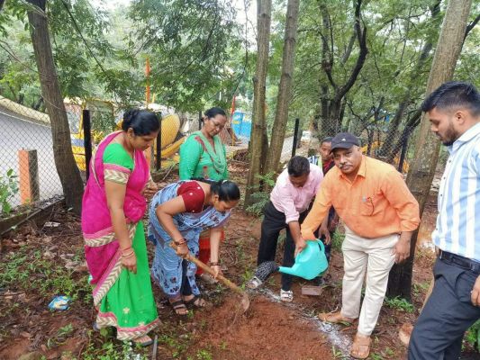 कबीर पंथी मुनींद्र धर्मार्थ ट्रस्ट द्वारा किरंदुल में  पौधारोपण 